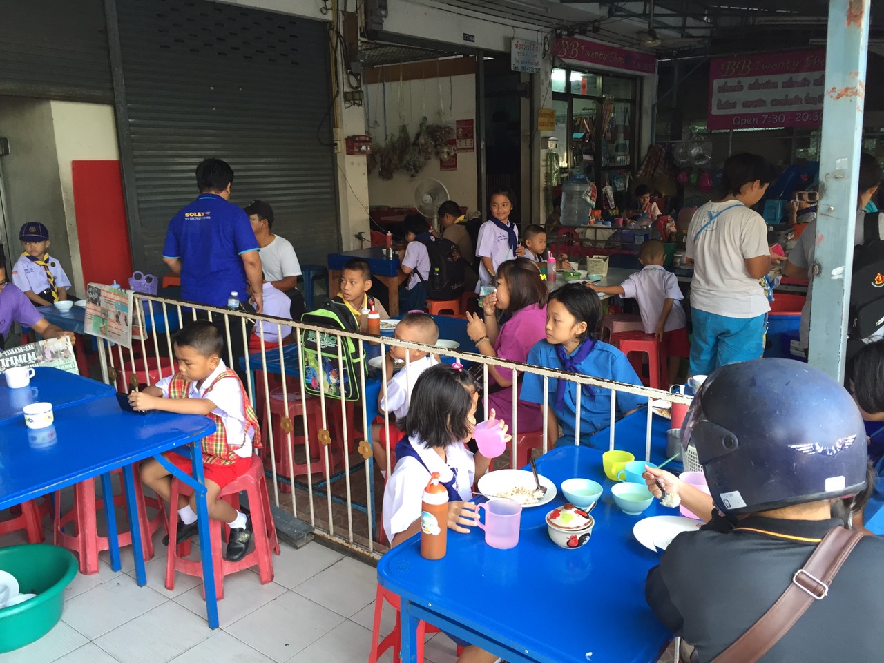 พ่อค้าแม่ขาย ควรปรับรูปแบบร้านค้าให้เหมาะสมกับกลุ่มเป้าหมาย