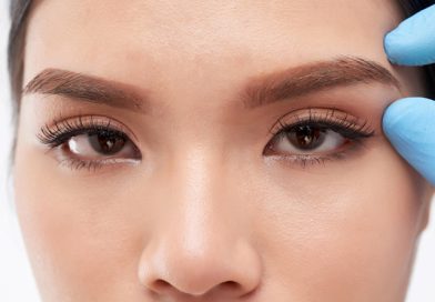 ศัลยกรรมยกหางตาซ่อนแผลใต้คิ้ว ทางเลือกใหม่ของคนอยากดูอ่อนเยาว์ ศัลยกรรมยกหางตาซ่อนแผลใต้คิ้ว