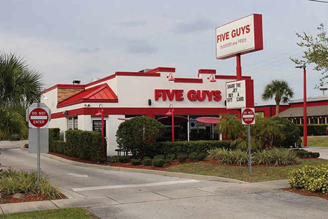 ขายไม่กี่เมนู แฟรนไชส์ Five Guys Burgers