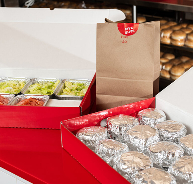 ขายไม่กี่เมนู แฟรนไชส์ Five Guys Burgers