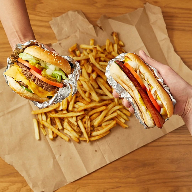 ขายไม่กี่เมนู แฟรนไชส์ Five Guys Burgers